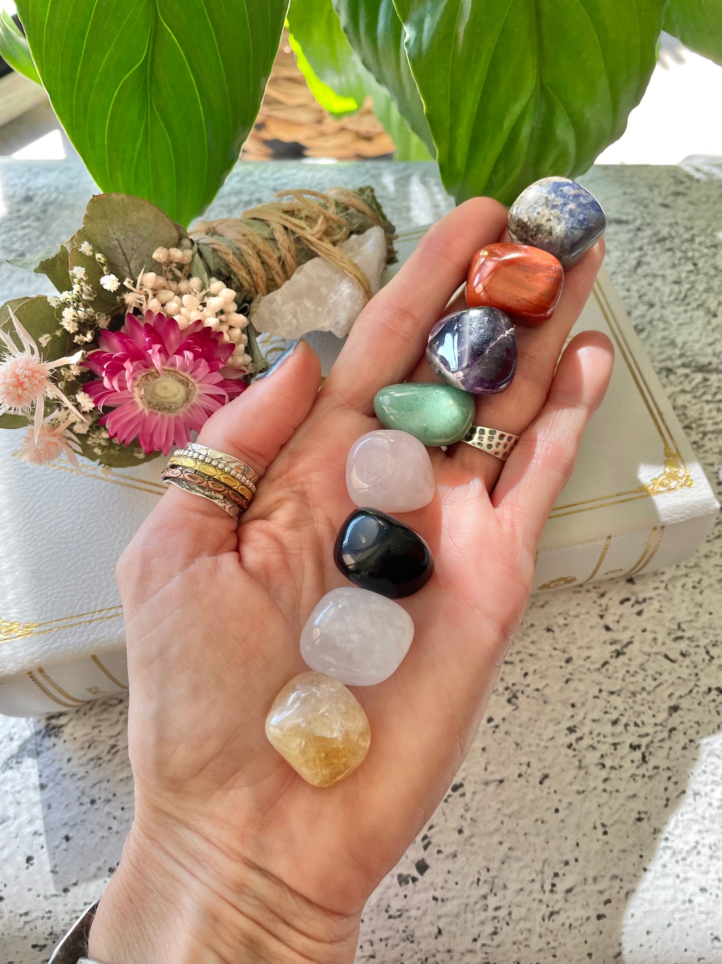 EIGHT ESSENTIAL CRYSTALS Healing Pouch©️
